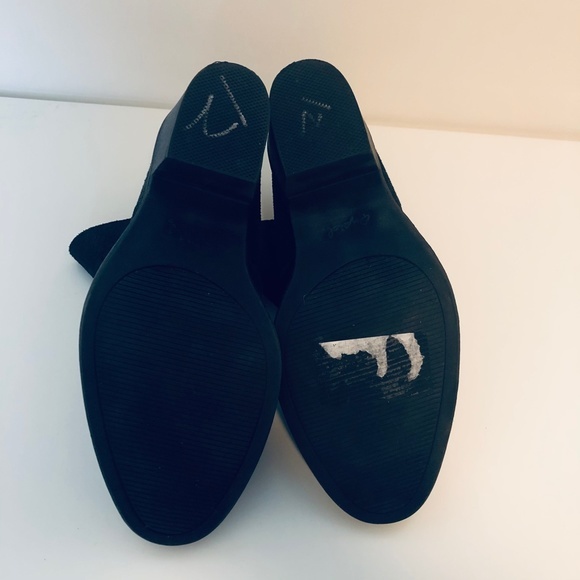 QUPID Black Heeled Bootie Shoes ((unknown size)) - Picture 6 of 9